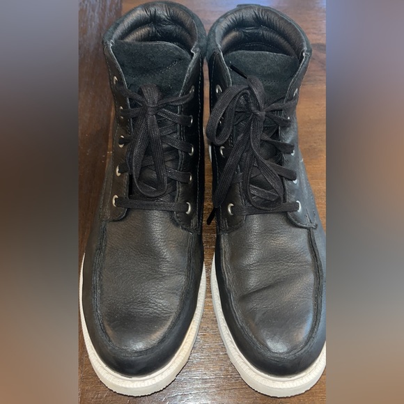 Size 10.5 Sorel boots. Worn twice - Picture 1 of 3